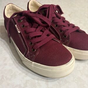 Taos Footwear Women's Burgundy Canvas Sneakers size 7